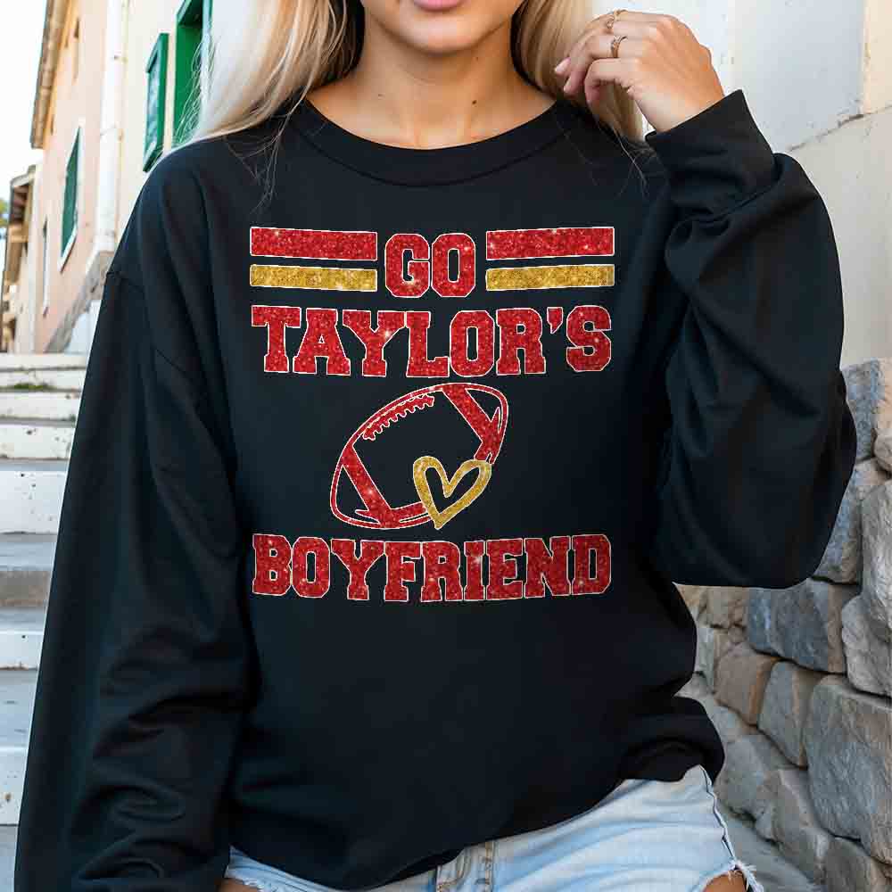 a woman wearing a black shirt that says, go taylor's boyfriend